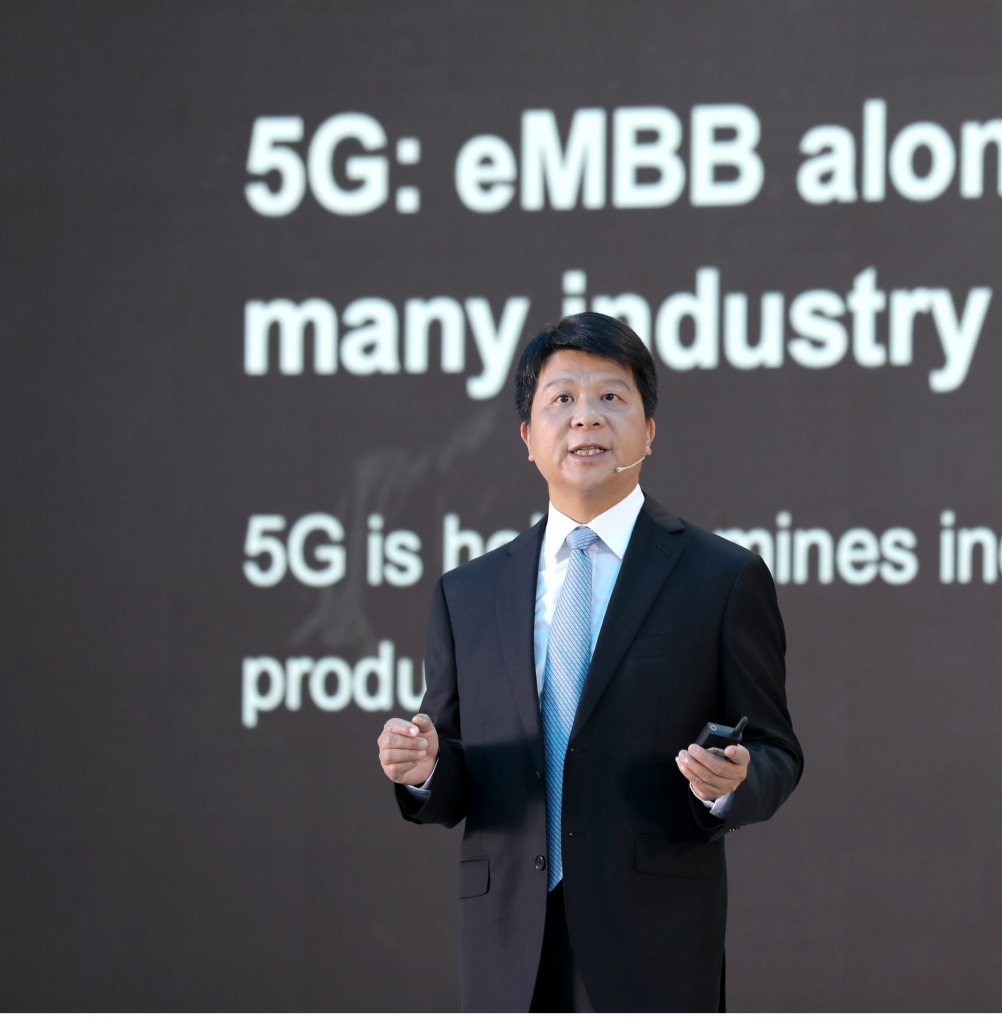 Ротируемый председатель правления компании Huawei Го Пин выступает с вступительной речью Ротируемый председатель правления компании Huawei Го Пин выступает с вступительной речью
