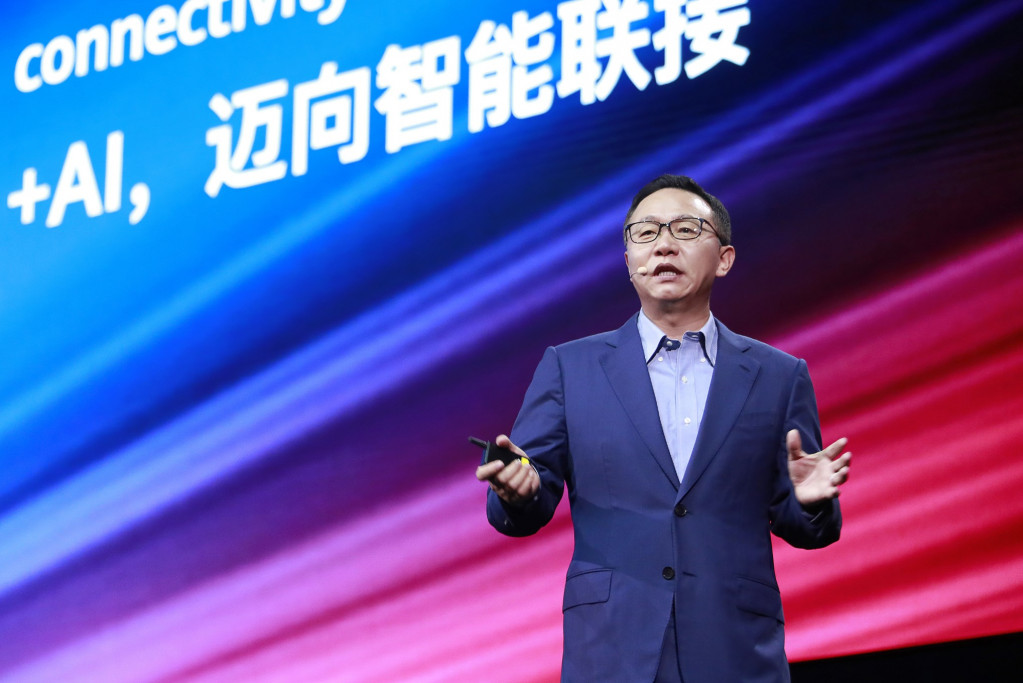 Дэвид Ван, исполнительный директор Huawei и председатель Совета по инвестиционному анализу, анонсирует универсальные интеллектуальные решения для подключения