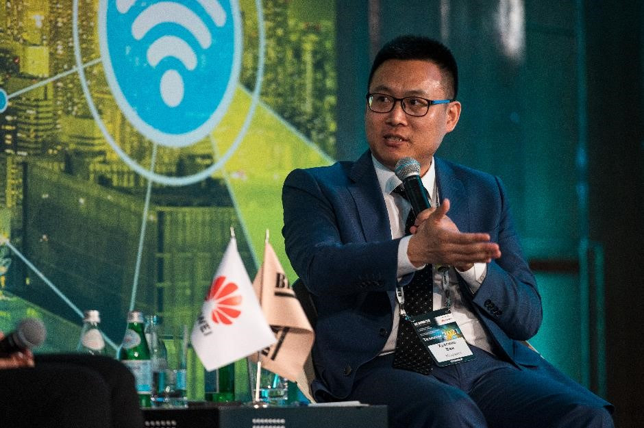 Ван Хуасинь, директор видео бизнеса и развития экосистем Huawei в регионе Евразия, на Телеком 2021. Фото: "Ведомости" Ван Хуасинь, директор видео бизнеса и развития экосистем Huawei в регионе Евразия, на Телеком 2021. Фото: "Ведомости"