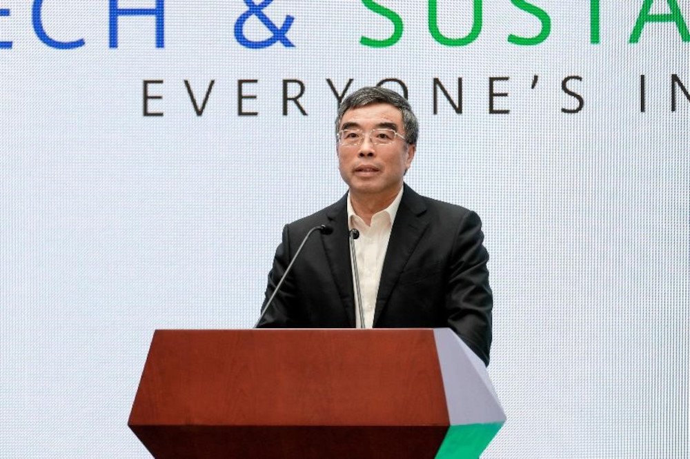 Председатель совета директоров Huawei Лян Хуа на форуме «Технологии и устойчивое развитие – Объединяя всех»