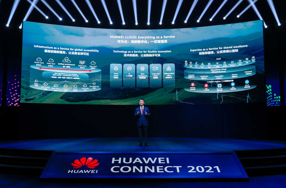 Чжан Пинъань (Zhang Ping'an), генеральный директор HUAWEI CLOUD и президент подразделения потребительских облачных услуг Huawei