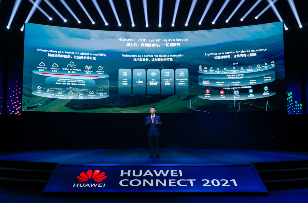 Чжан Пинъань (Zhang Ping'an), генеральный директор HUAWEI CLOUD и президент подразделения потребительских облачных услуг Huawei Чжан Пинъань (Zhang Ping'an), генеральный директор HUAWEI CLOUD и президент подразделения потребительских облачных услуг Huawei