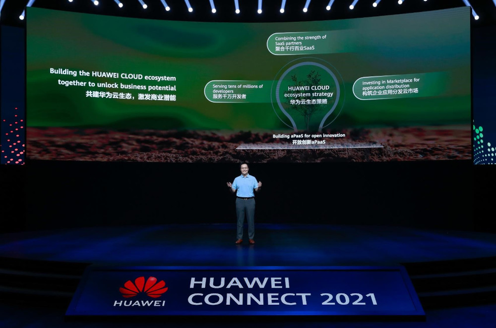 Г-н Кан Нин, президент подразделения Глобальной облачной экосистемы Huawei, на конференции HUAWEI CONNECT 2021